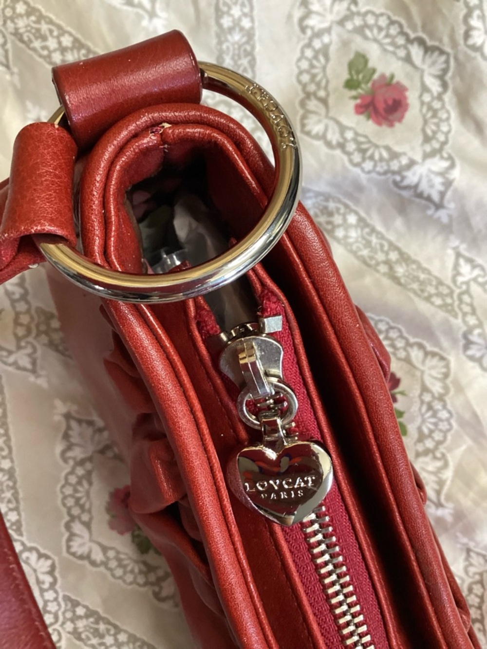 Lovecat Red Ruffle Leather Shoulder Bag with Heart-Tip Drawstring - Picture 11 of 16